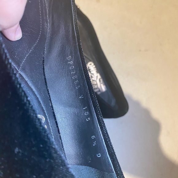 Salvatore Ferragamo flats velvet，size 6.5 - Picture 6 of 6